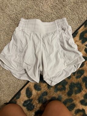 lululemon athletica White High-Rise 4 inch hotty hots